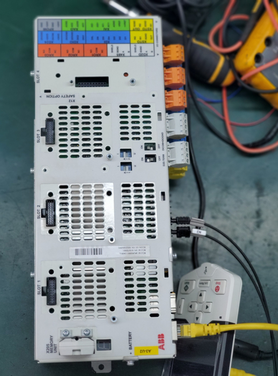 SỬA CHỮA BỘ ĐIỀU KHIỂN ACS880-104-0062A-7 ABB VIỆT NAM